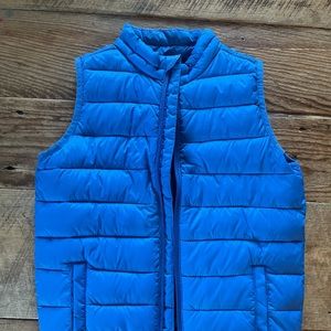 Old Navy boys new with tags puffer vest! Size 6-7